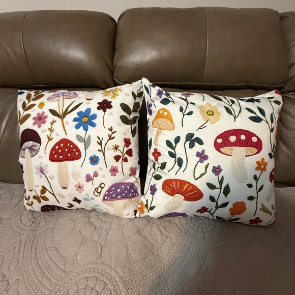 ***SOLD****A Pair Of Embroidered Like Mushroom and Floral Throw Pillows - Picture 3 of 4